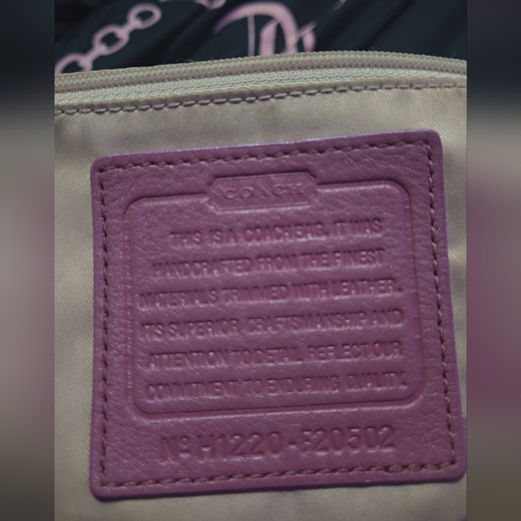 Stylish Pink Coach Shoulder Bag - Picture 3 of 3